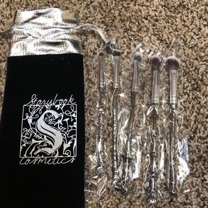Makeup brushes